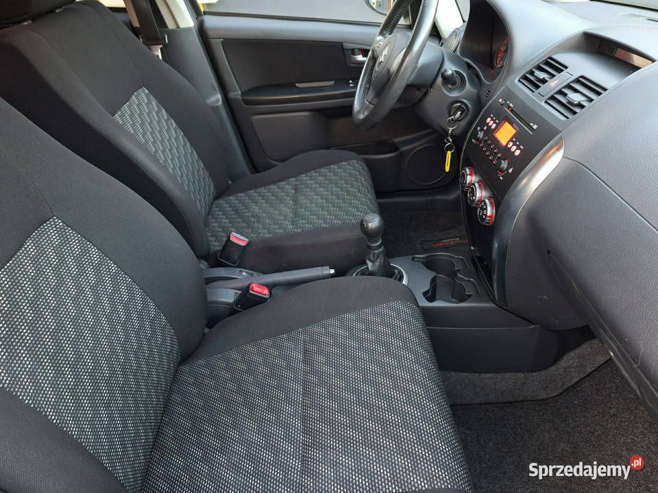 Suzuki SX4 16benzyna ŁADNE ALUFELGi KLiMATRONiK autoalarm Olsztyn sprzedam