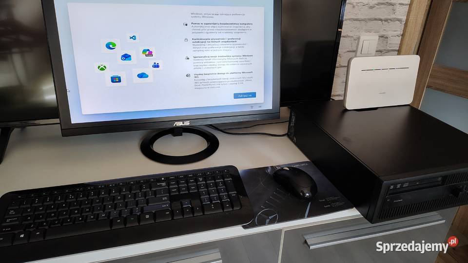 Komputer HPMonitor ISUSGłośniki CRETIVE Karwica