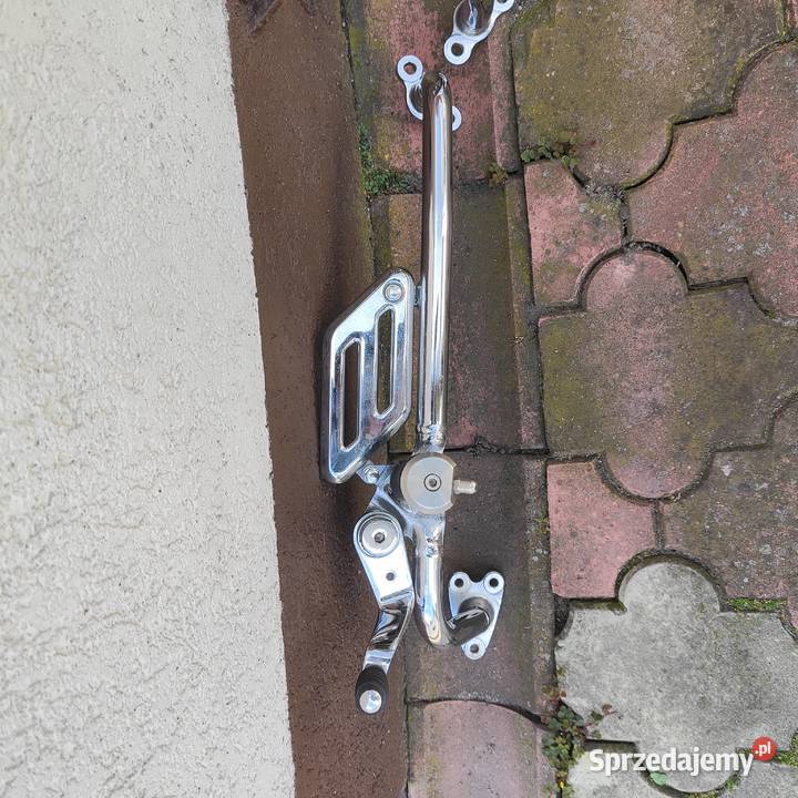 Set lewy z dźwignią i podnóżkiem Triumph Rocket Koło