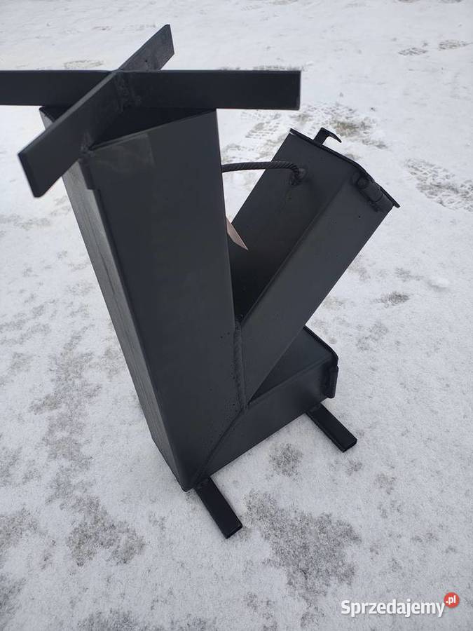 Duży piec rakietowy