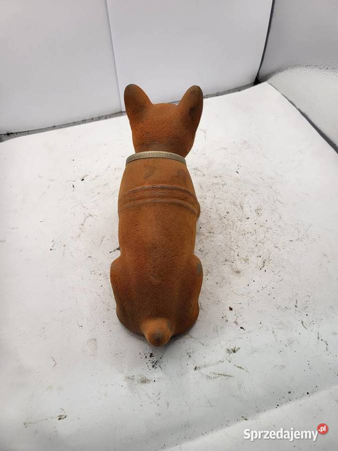 PIESEK BOKSER KIWAJĄCY PRL AUTO NA TYLNĄ PÓŁKĘ śląskie