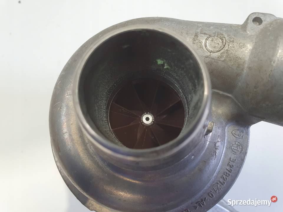 Volvo V40 II 15 T turbo POMPA WODY 31368715 osobowe