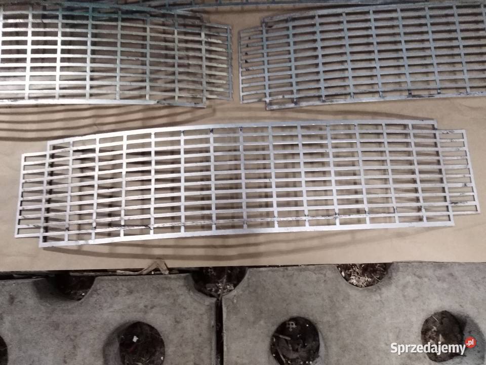 Syrena kratka środkowa grill usta przód przednia Rok produkcji 1980 Chodzież