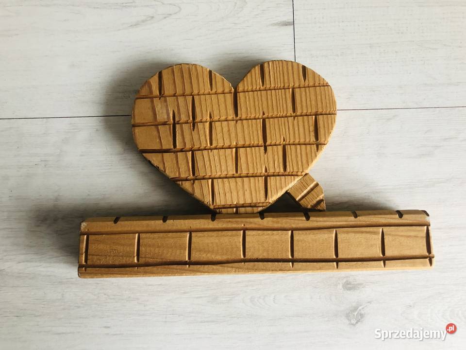 NOWA Drewniana figurka rzeźbiona ręcznie rzeźba