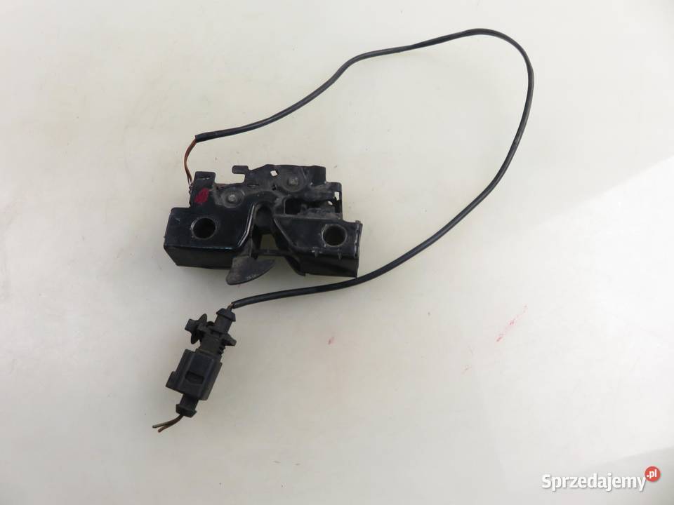 ZAMEK MASKI VW JETTA IV 5C7823509B