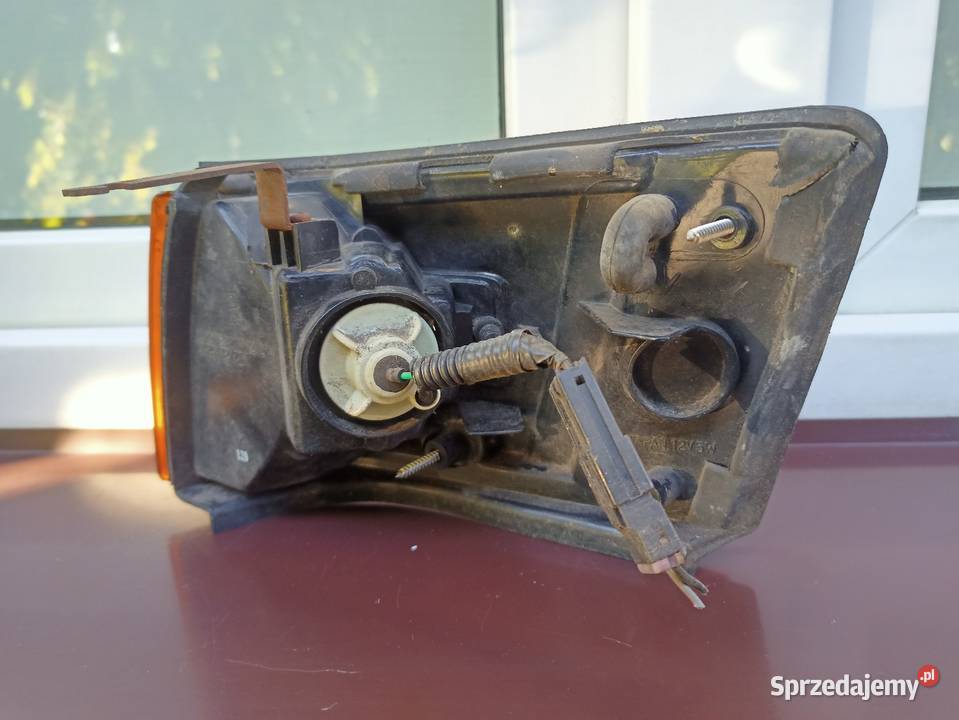 Nissan Sunny N13 kierunkowskaz kierunek migacz Sieradz