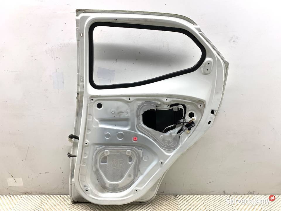 DRZWI PRAWY TYŁ TOYOTA AYGO II Hatchback Solid osobowe sprzedam