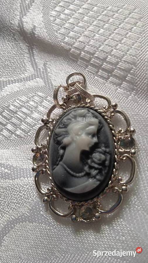 PRZEWIESZKA MEDALION Z DAMĄ KAMELIOWĄ Naszyjniki wielkopolskie Piła