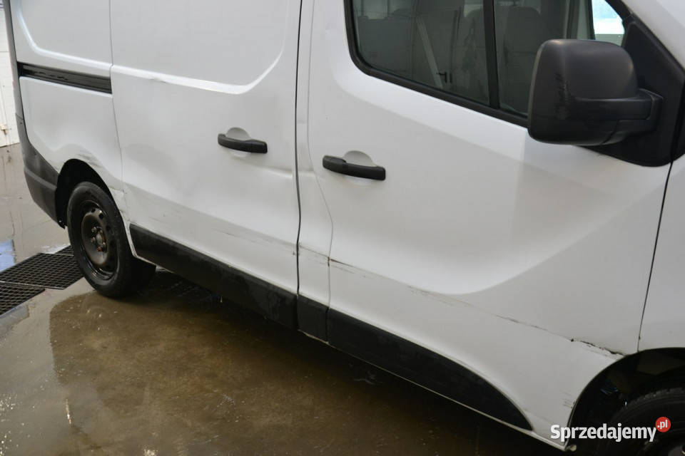 Nissan NV300 16 diesel 125 6biegów mały przebieg furgon sprzedam