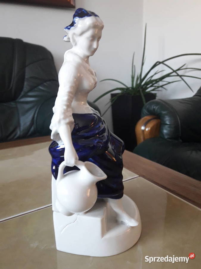 Kobieta z dzbanem figurka porcelanowa J Janów Lubelski