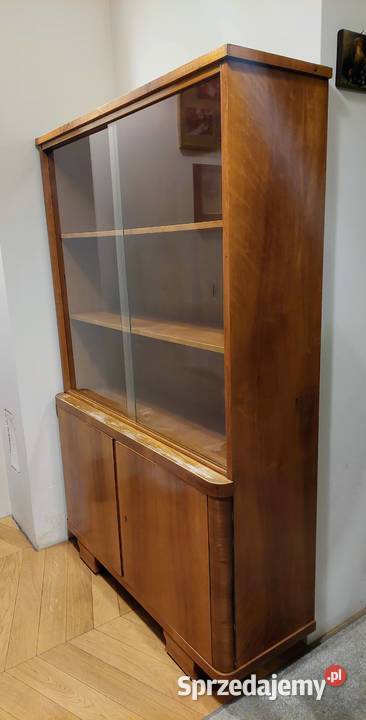 Biblioteka orzechowa z lat 60 Józefów
