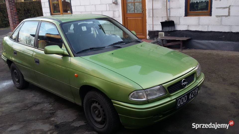 Opel Astra classic 14 benzyna produkcji 1999 Łubniany sprzedam