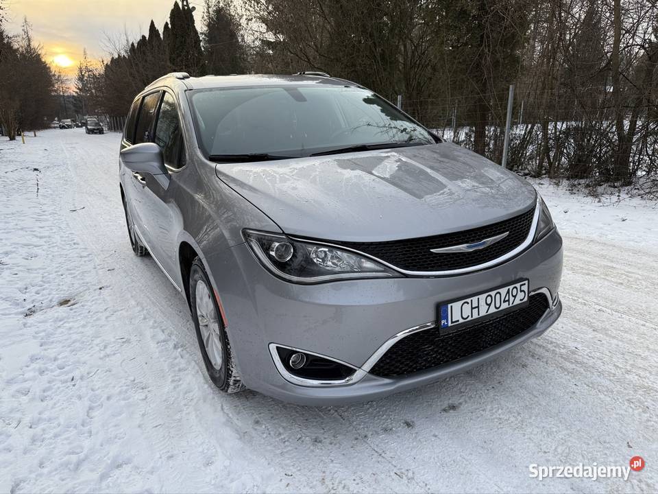 Chrysler Pacifica 2018 r 36 bogate wyposażenie autoalarm