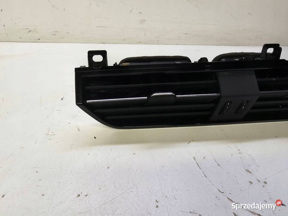 KRATKA NAWIEWU ŚRODKOWA AUDI Q3 F3 83B820903 6 osobowe śląskie Przystajń