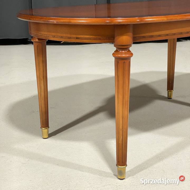 Intarsjowany wiśniowy stolik kawowy owalny