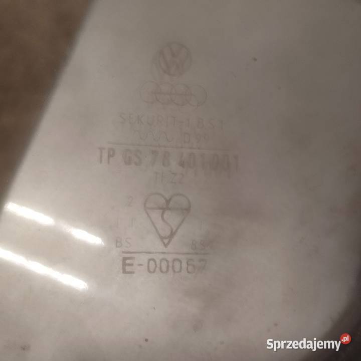 VW GOLF 1 MK1 SZYBA CZOŁOWA PRZEDNIA osobowe Trzebnica