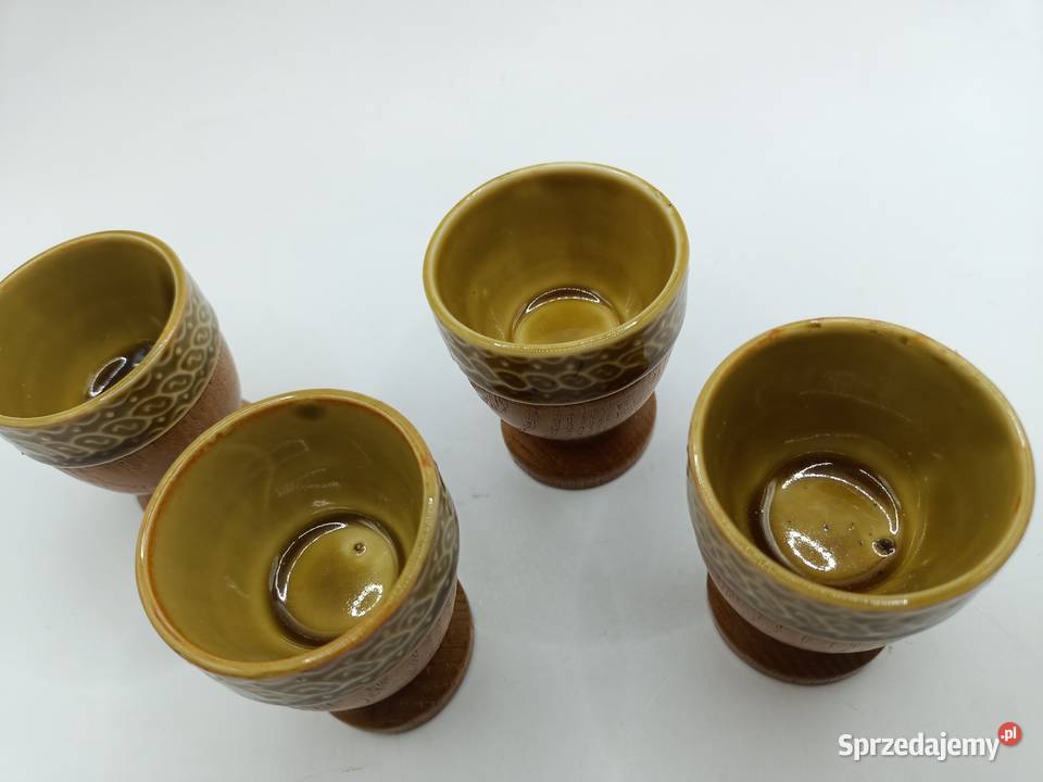 Cztery kieliszki do jajek porcelana i drewno Zamość