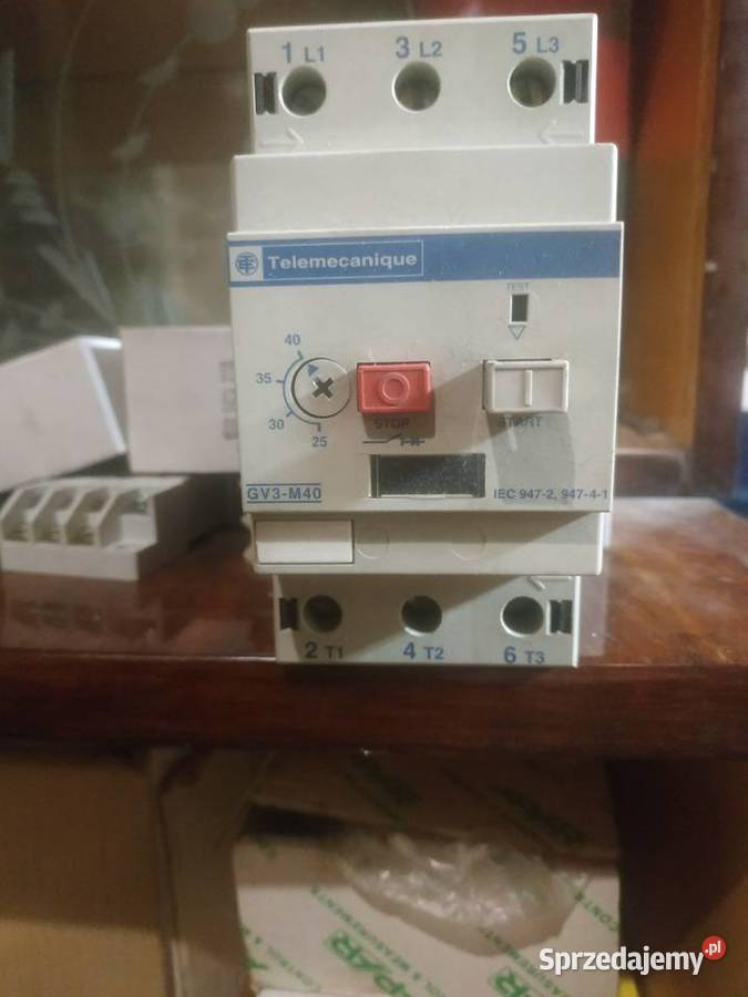 Wyłącznik silnikowy GV3M40 2540A AC3