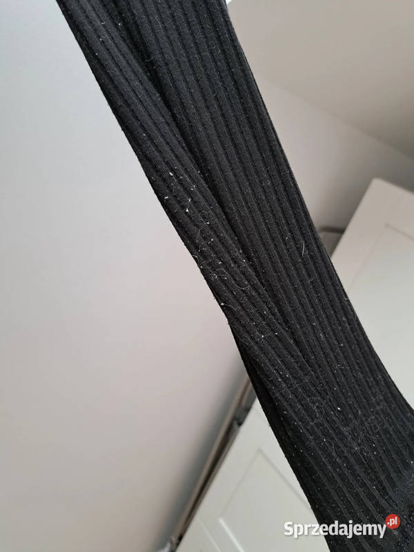 Czarna prążkowana bluzka Sinsay z guzikami Trąbki Wielkie