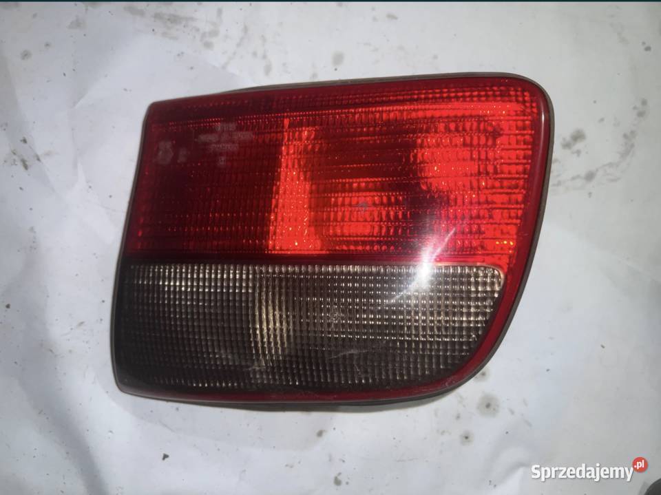 Lampa tył prawa w klapie Opel Omega sedan