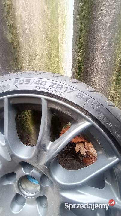 Sprzedam dwie opony Opony i felgi Radzyń Podlaski sprzedam