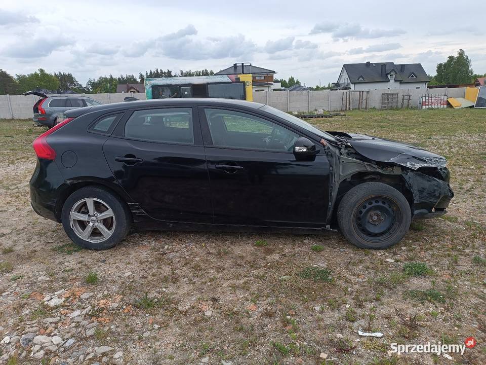 VOLVO V40 2016r 20D 120 109 kupiony w polskim salonie sprzedam