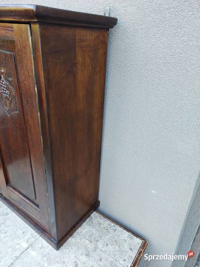 Stara szafka wisząca pełny rzeźbiony front