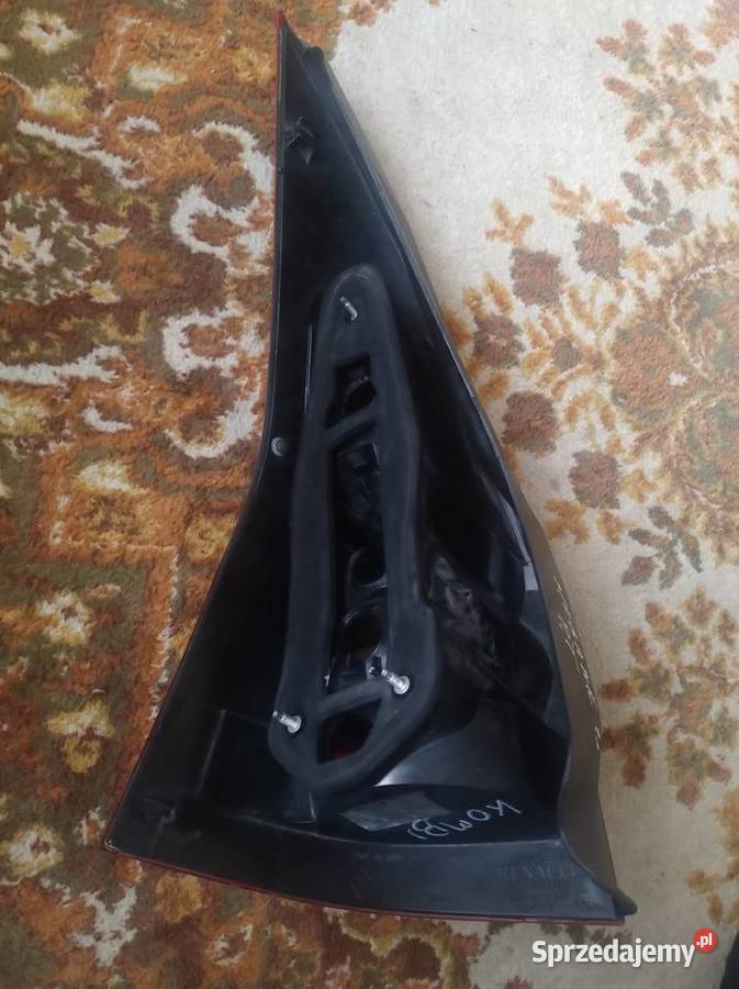 RENAULT MEGANE 2 LAMPA PRAWY TYŁ Zahajki-Kolonia
