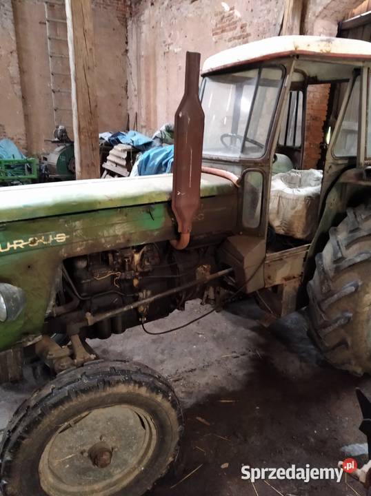 Ciągnik Ursus 355 na chodzie do remontu Rusko