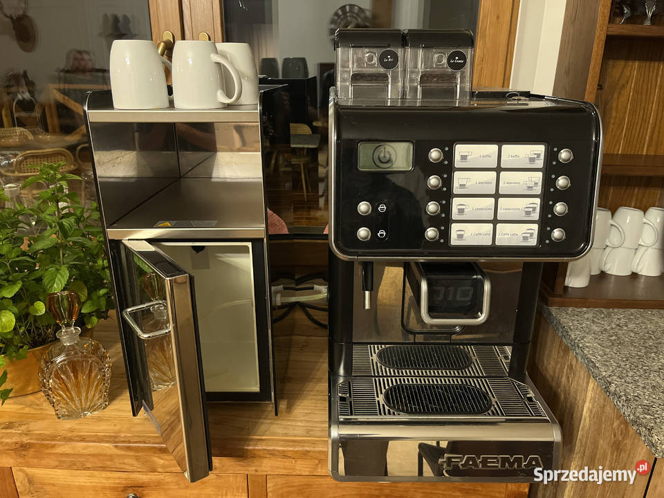 Ekspres do kawy z chłodziarką i podgrzewaczem Piechowice