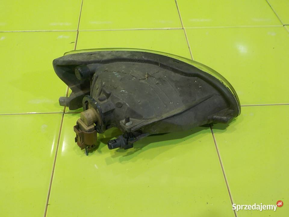 LEXUS RX300 II 30 B 03r 5D halogen lewy Lampy przeciwmgielne Suków sprzedam