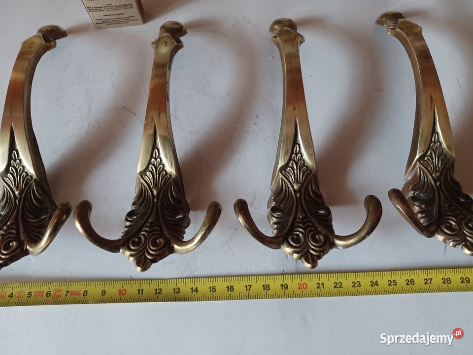 Komplet czterech pięknych dużych wieszaków