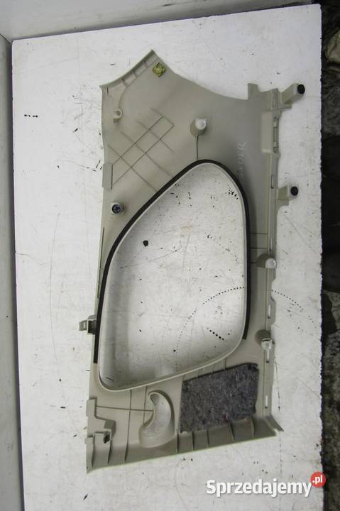 OSŁONA POSZYCIE SŁUPKA LEWY TYŁ MITSUBISHI Progi