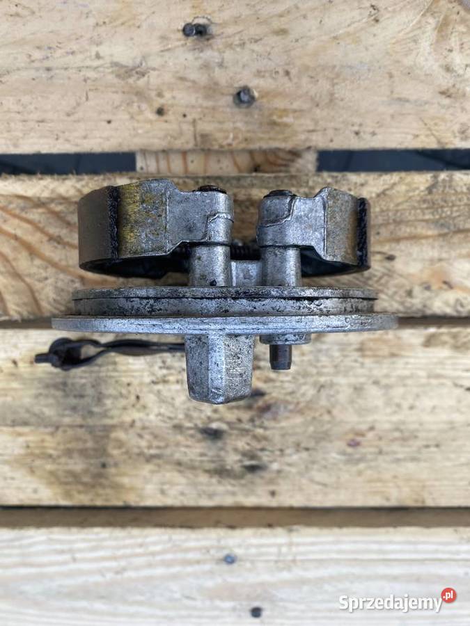 SZCZĘKOTRZYMACZ KOŁA TYŁ SIMSON S51 S50 50 Elementy nadwozia