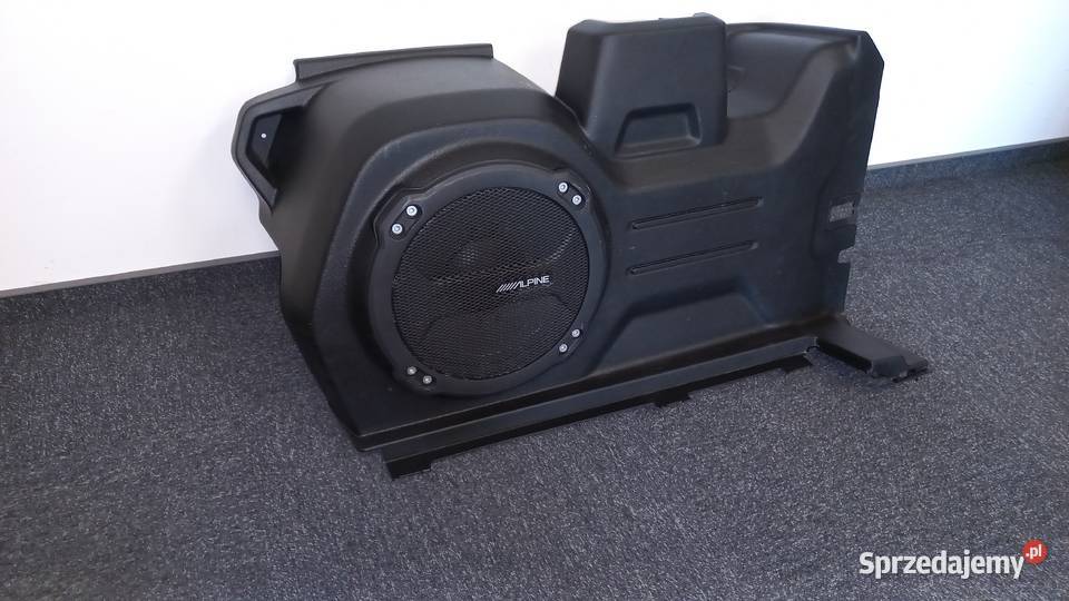 Boczek bagażnika prawy z subwooferem Alpine Jeep terenowe Sprzęt audio fabryczny Sanok sprzedam