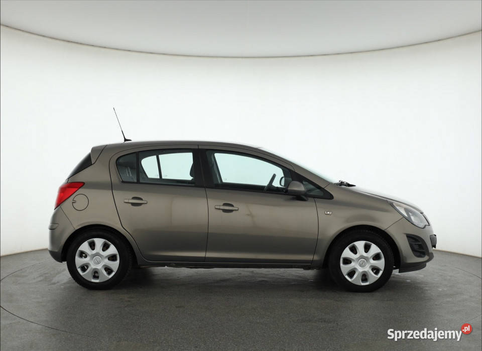 Opel Corsa 14 Rok produkcji 2013 Piaseczno