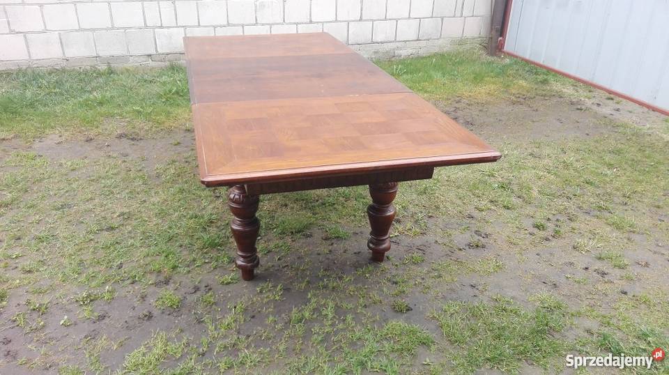 Polski stół eklektyczny