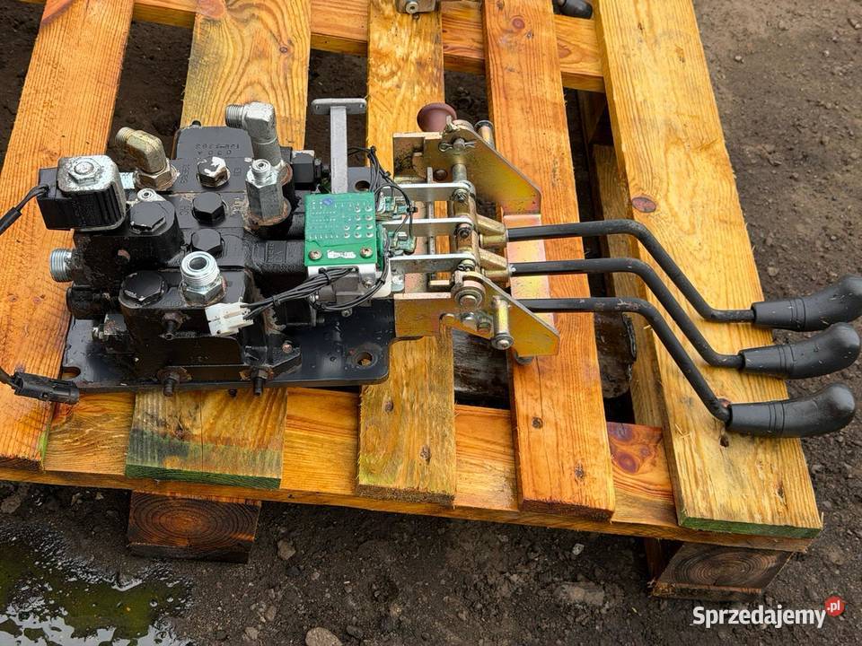 Rozdzielacz hydrauliczny trzysekcyjny DAWOO śląskie Antonie