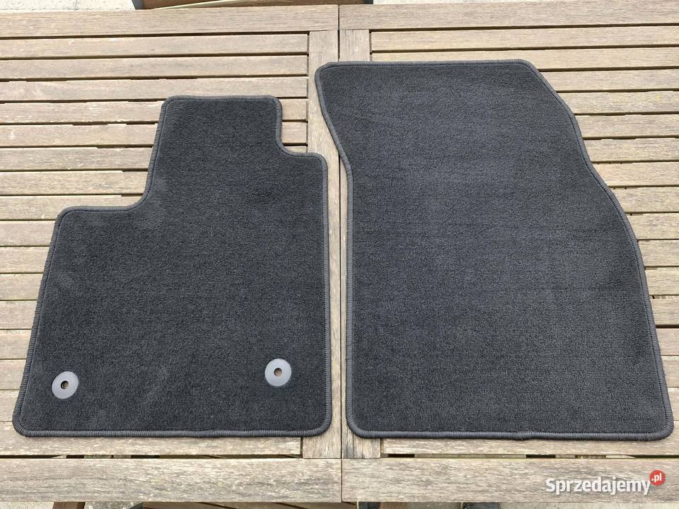 Ford Focus MK4 dywaniki welurowe przód sprzedam