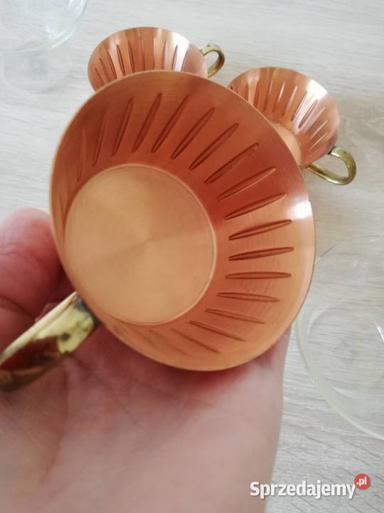 Szklane filiżanki w miedzianej oprawie Porcelana i szkło Gorlice