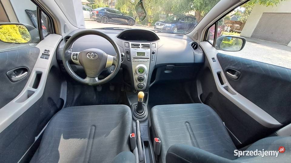 Toyota Yaris 13 benzyna Klimatronik światła przeciwmgielne