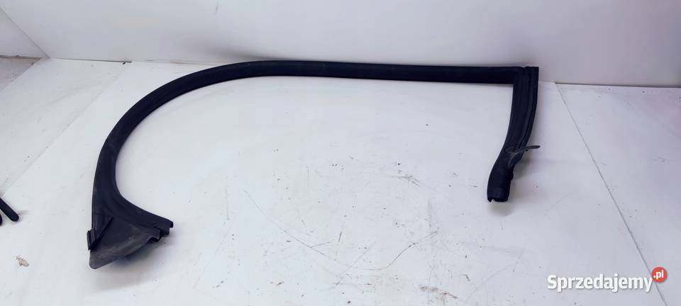 USZCZELKA DRZWI LEWA AUDI A5 8T COUPE 8T0845353 Przystajń