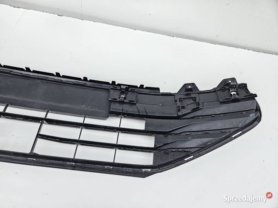 VW PASSAT B9 3J0 KRATKA ŚRODKOWA ZDERZAKA PRZÓD Międzychód