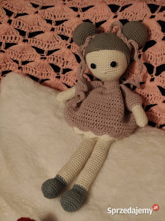 Lalka zrobiona na szydełku