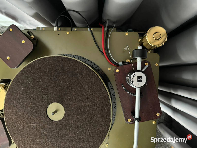 Thorens Reference Turntable with EMT Tonarm and Gramofony Holenderki
