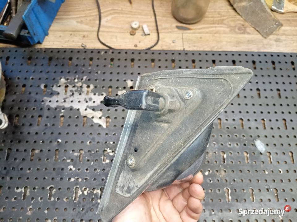 Mercedes W 123 lusterko prawe