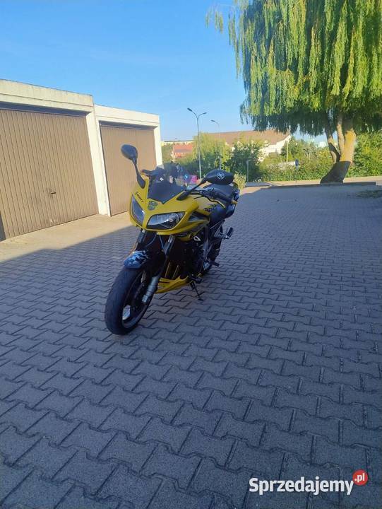 Yamaha Fazer Rok produkcji 2003 Świecie