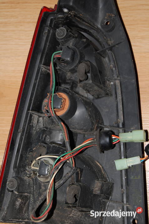 Tylne lampy z żarówkami Suzuki Wagon R