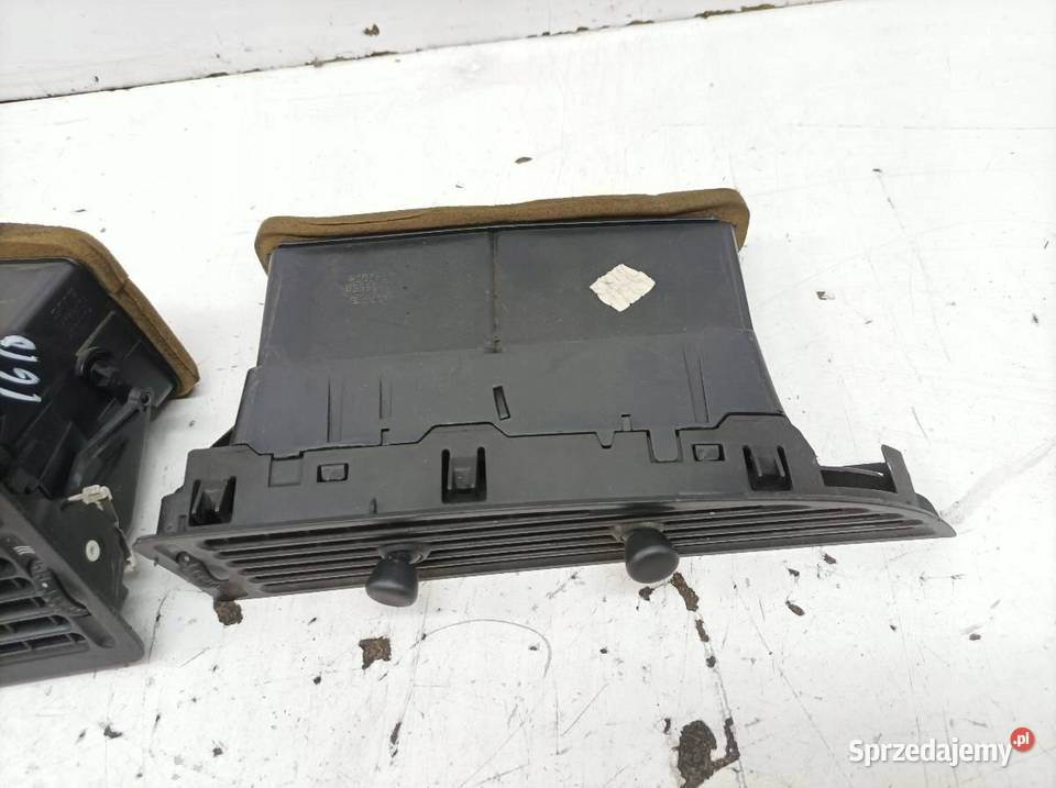 KRATKI NAWIEWU LEWA ŚRODKOWA KOMPLET Saab 93 II Kratki nawiewu Kratki nawiewu