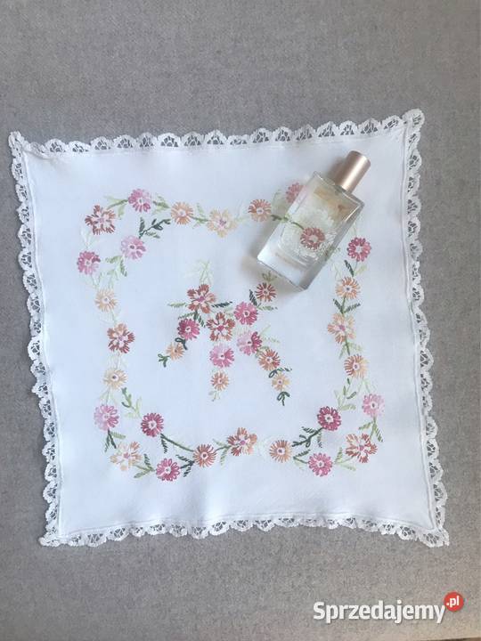 Biała serwetka vintage retro haftowana w kwiaty Warszawa